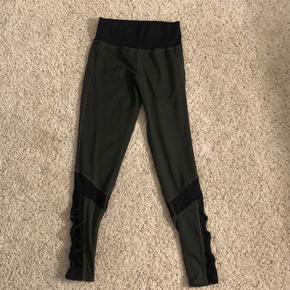 Grew and black leggings